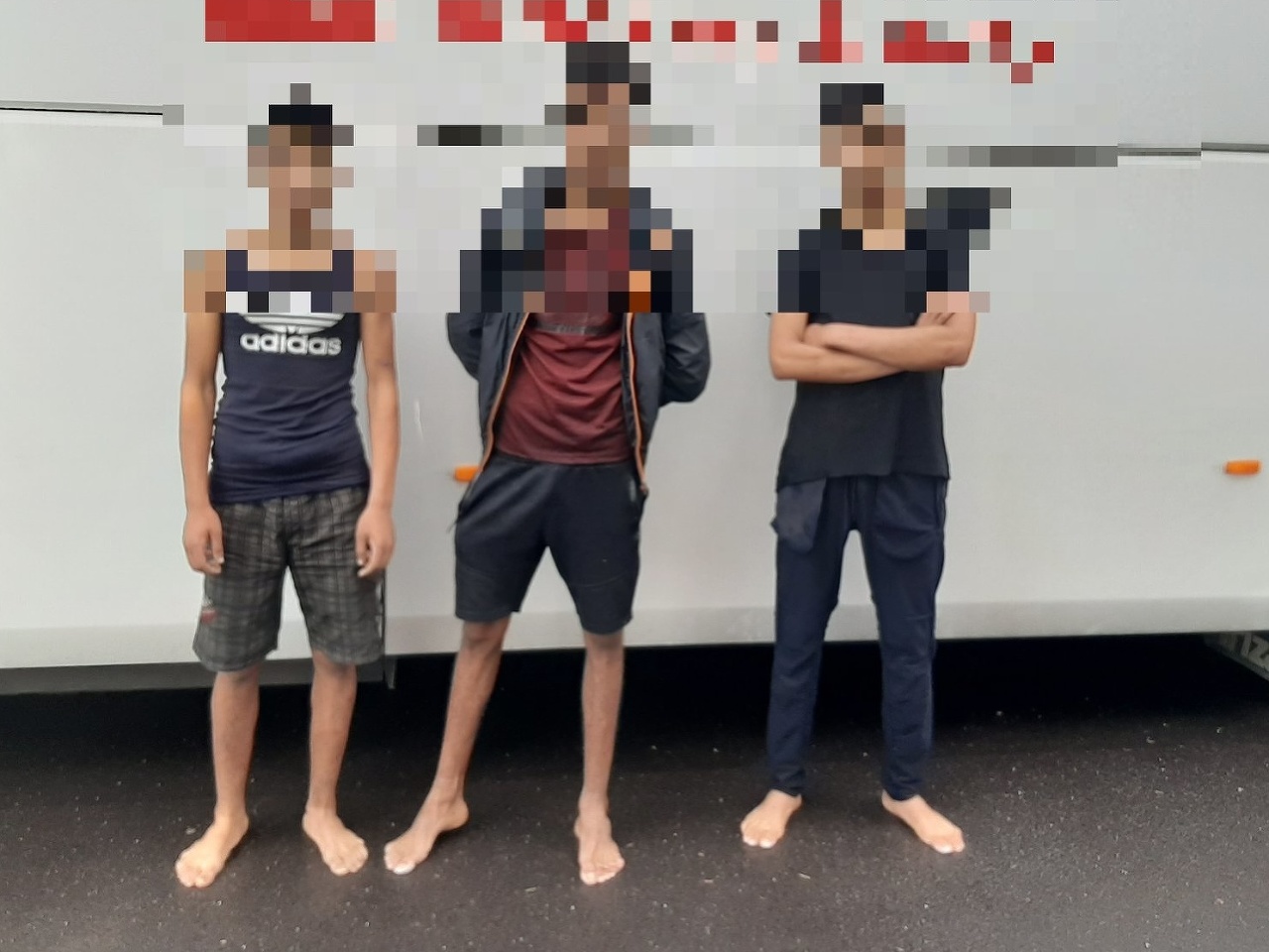 Migranti sa ukrývali na podvozku autobusu v Krupine.