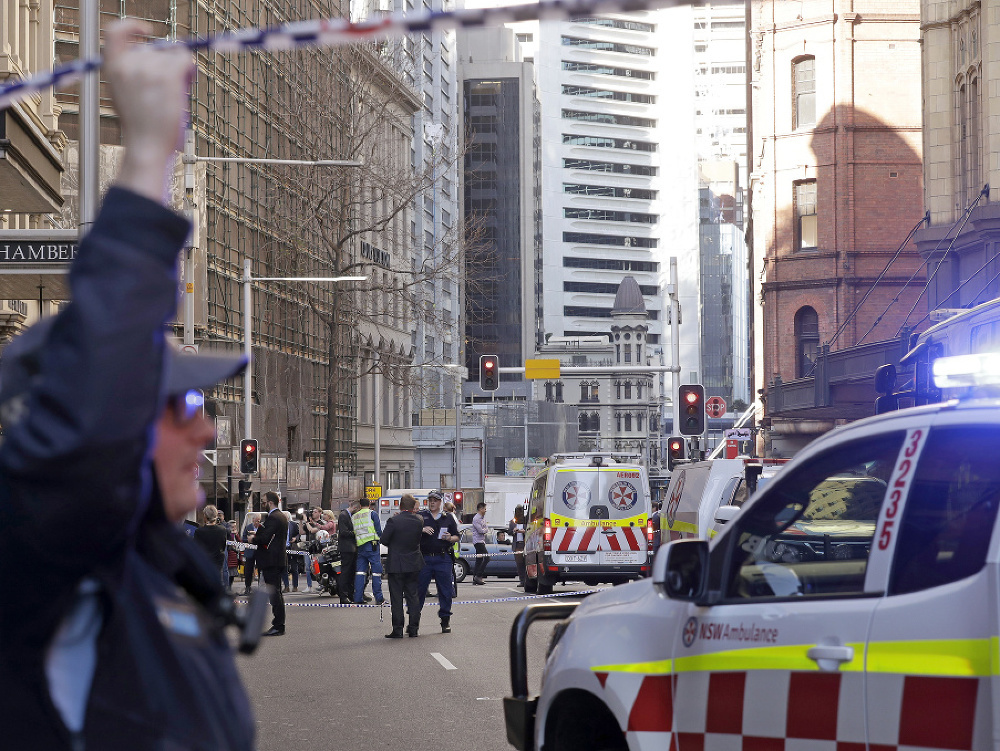 Muž útočil v centre Sydney nožom