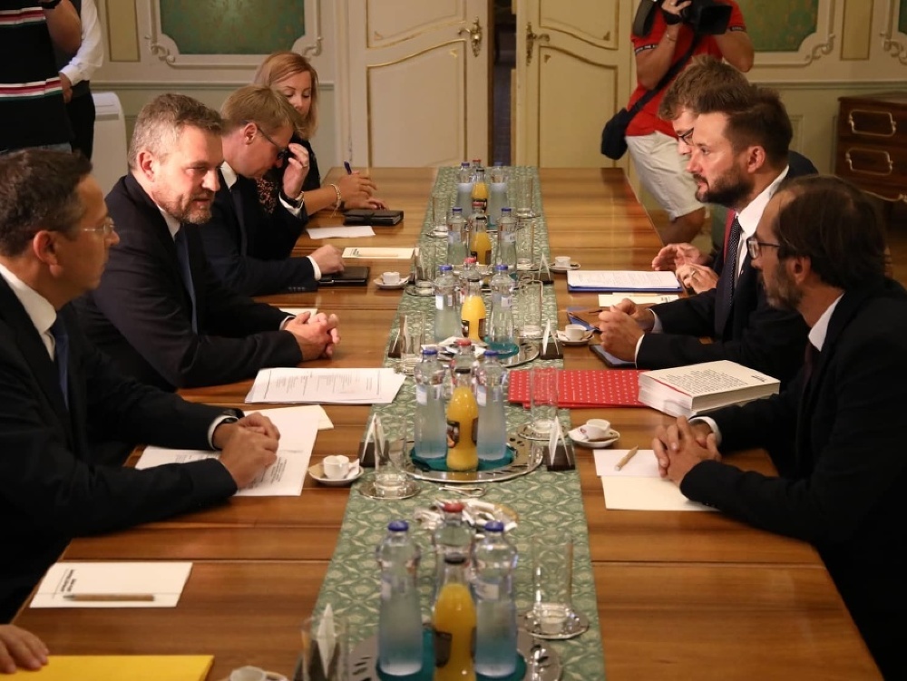 Premiér Peter Pellegrini sa  stretol s primátorom Bratislavy Matúšom Vallom 