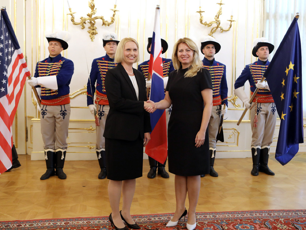 Zuzana Čaputová prijala novú veľvyslankyňu USA na Slovensku Bridget A. Brinkovú 