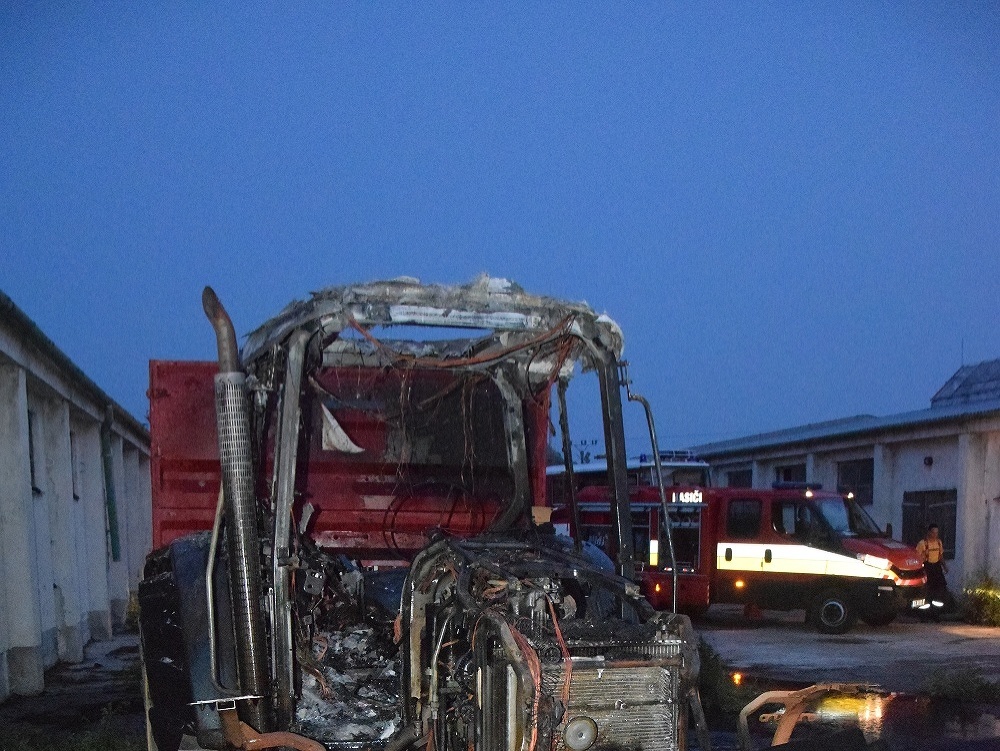 Požiar traktora v obci Hubice. 
