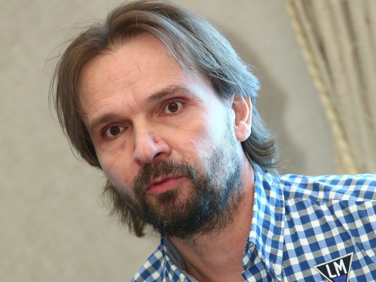 Pri skúške nového muzikálu Jána Ďurovčíka prišlo k hrozivému zraneniu.