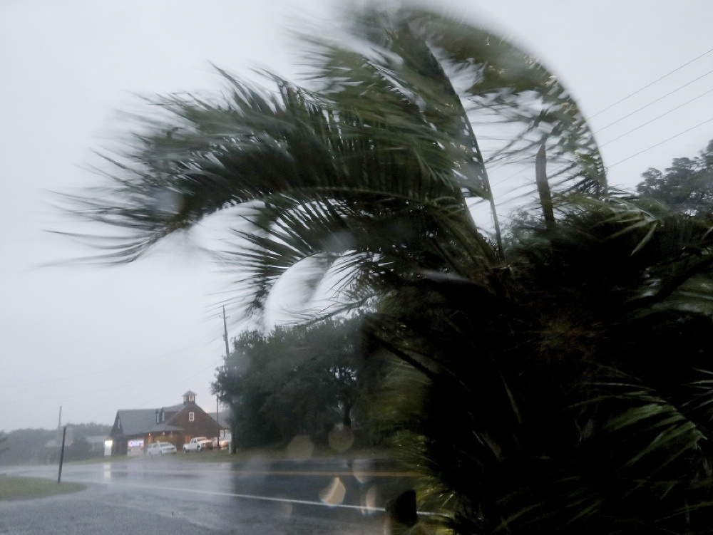 Stred hurikánu Dorian sa presunul v piatok nad Mys Hatteras v americkom štáte Severná Karolína.