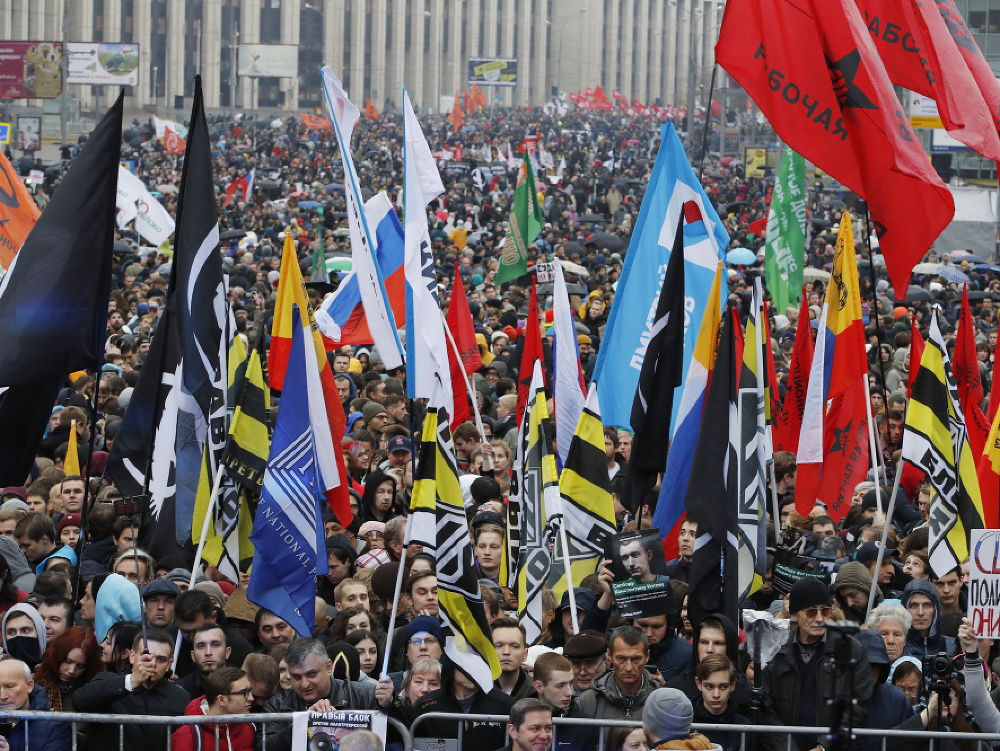Na proteste v centre Moskvy sa zhromaždilo približne 20 000 ľudí