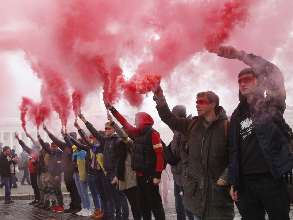 Tisíce ľudí protestovali v Kyjeve proti tzv. Steinmeierovmu plánu