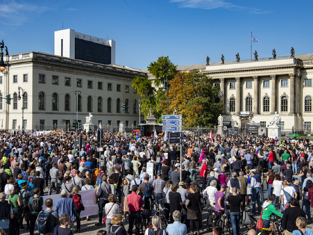 Tisícky ľudí demonštrovali v Berlíne proti antisemitizmu a násiliu
