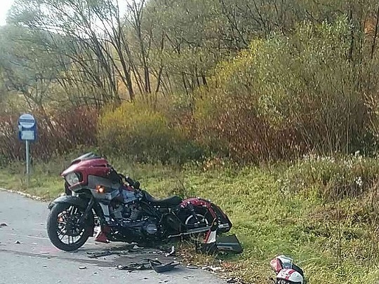 Pri zrážke dvoch motocyklov vyhasol jeden ľudský život