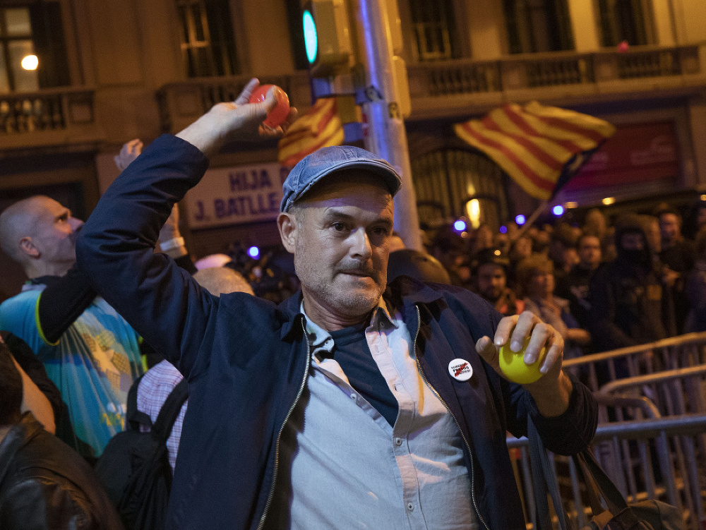 Stovky tisíc ľudí protestuje proti uväzneniu katalánskych lídrov.