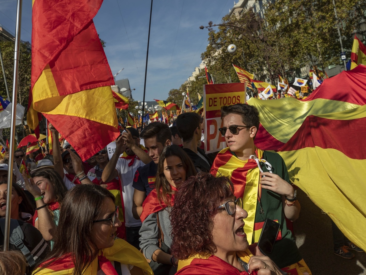 Desaťtisíce stúpencov jednotného Španielska pochodovali v nedeľu ulicami katalánskej metropoly Barcelona.