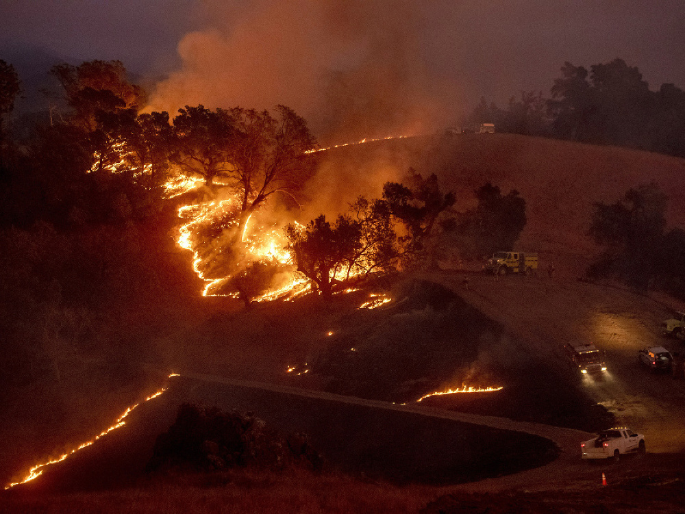 Na severe Kalifornie nariadili v dôsledku lesných požiarov evakuáciu 180-tisíc ľudí. 