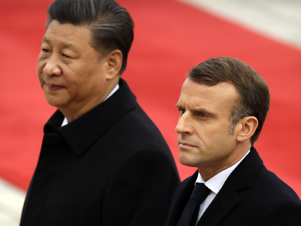 Čínsky prezident Si Ťin-pching a francúzsky prezident Emmanuel Macron