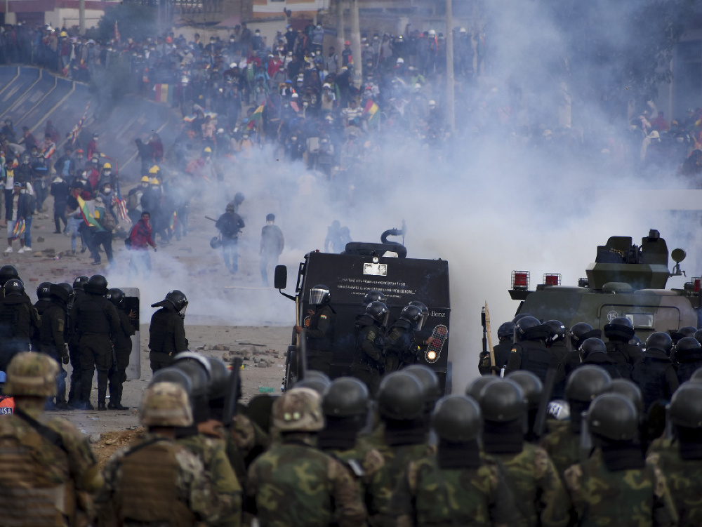 Päť ľudí zahynulo a ďalších 75 osôb utrpelo zranenia pri potýčkach s bolívijskými bezpečnostnými silami počas demonštrácie stúpencov exprezidenta Eva Moralesa
