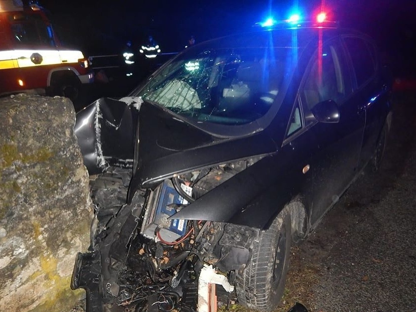 Obeťou piatkovej večernej nehody bol 30-ročný spolujazdec z Brezna