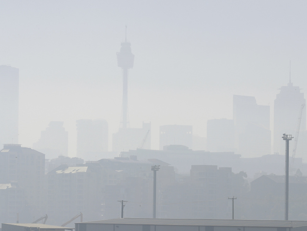 Sydney zahaľuje mrak hustého dymu z lesných požiarov