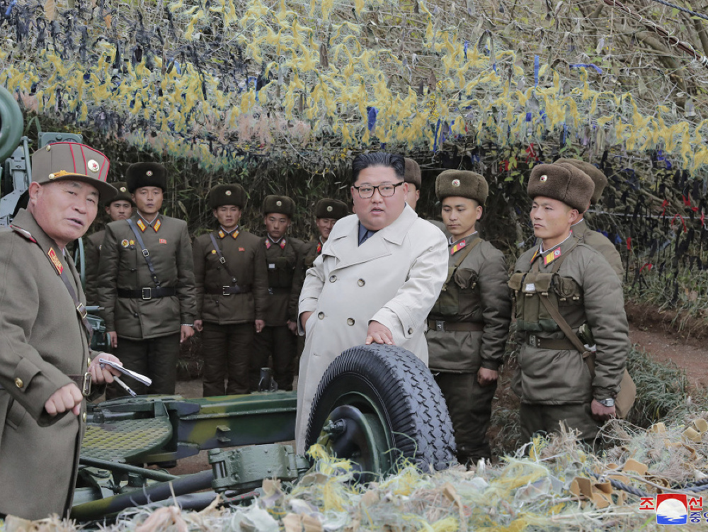 Kim Čong-un sa osobne zúčastnil cvičnej paľby