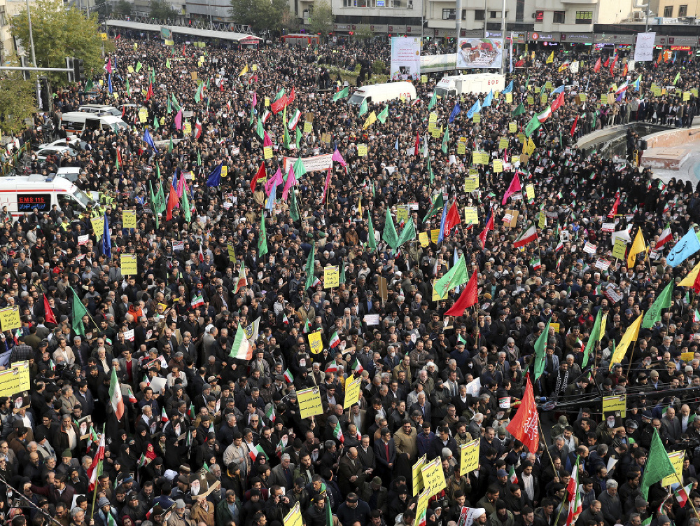 V Iráne pokračujú obrovské protesty proti zvyšovaniu cien benzínu