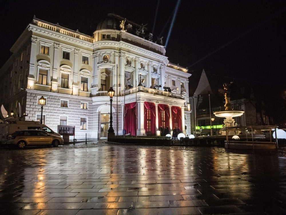 Ples v opere sa bude konať v historickej budove Slovenského národného divadla. 