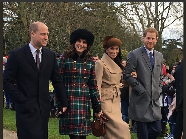 Princ William a Harry so svojimi manželkami. 