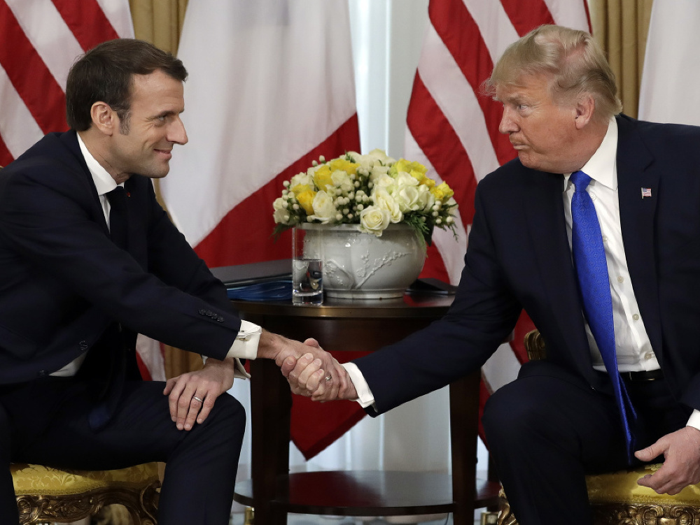 Emmanuel Macron a Donald Trump na summite NATO.