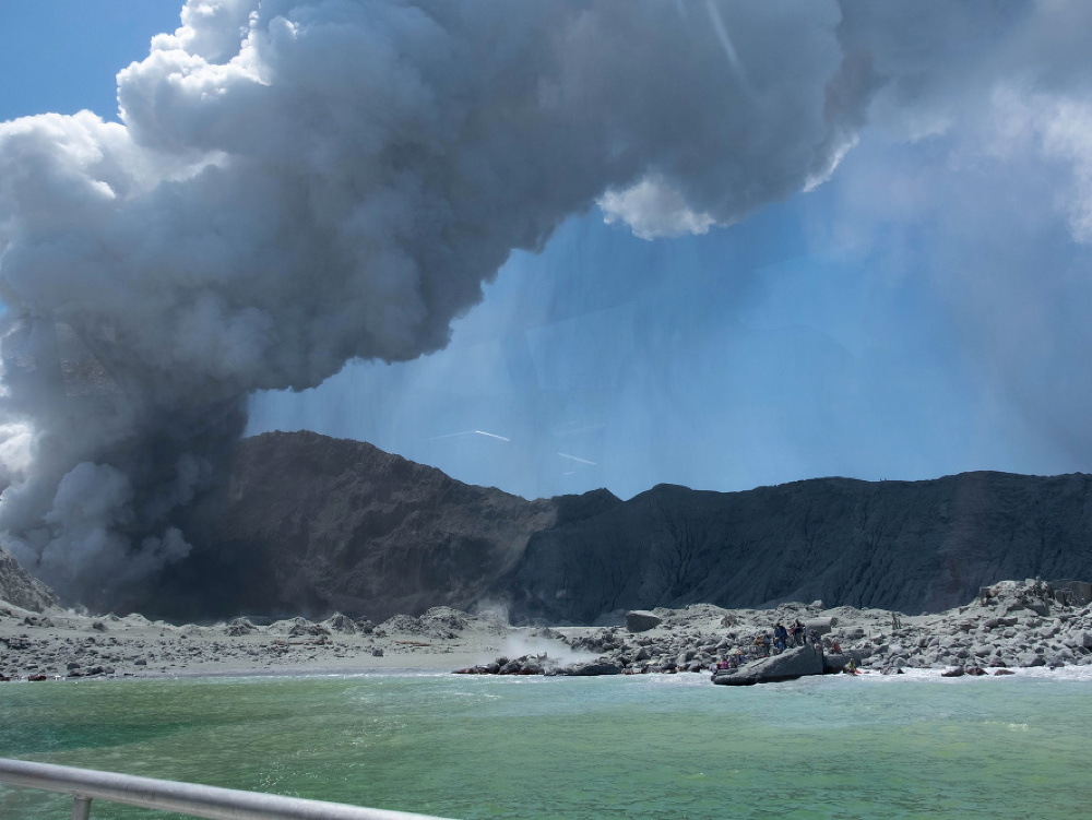 Po erupcii sopky je nezvestných osem ľudí