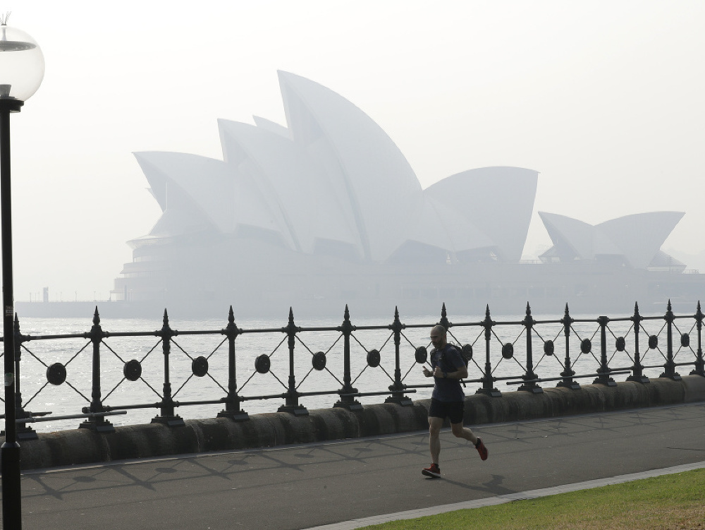 Sydney je v dôsledku požiarov zahalené do hustej dymovej clony.