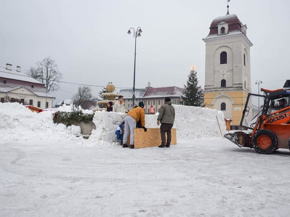 Snehový labyrint je novou atrakciou zimnej sezóny na Horehroní