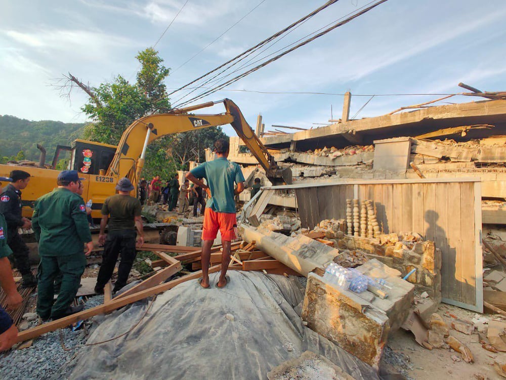 Po zrútení rozostavanej budovy hlásia už 36 mŕtvych