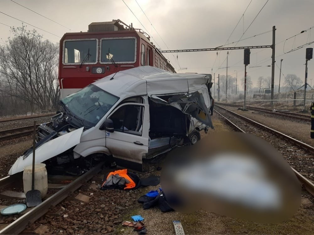 Tragická nehoda vlaku a dodávky