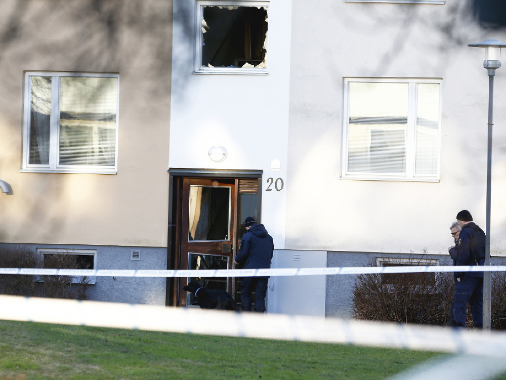 Vyšetrovatelia na mieste výbuchu v obytnej budove vo švédskom Norrköpingu