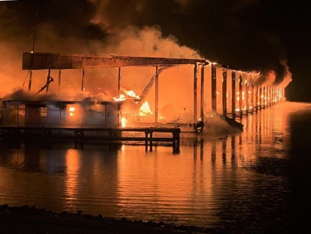 Požiar lodenice v rekreačnej oblasti Jackson County Park