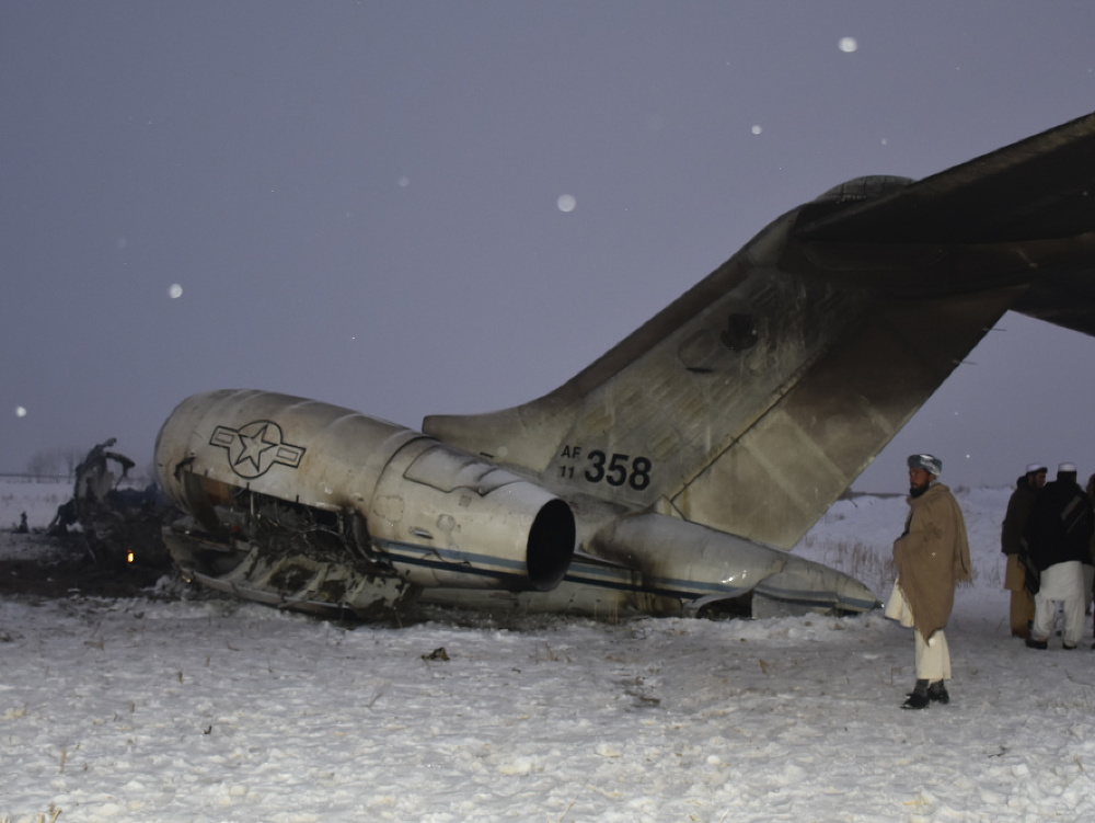 Na snímke trosky amerického lietadla typu Bombardier E-11A