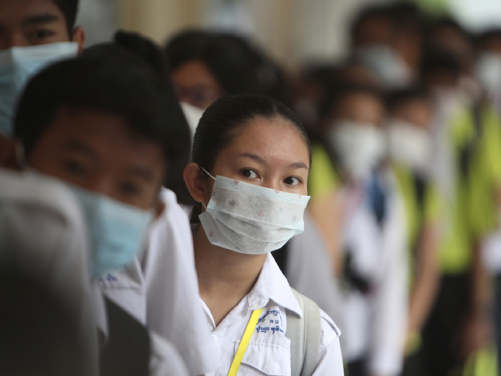V celej Číne evidujú tisícky prípadov nákazy koronavírusom