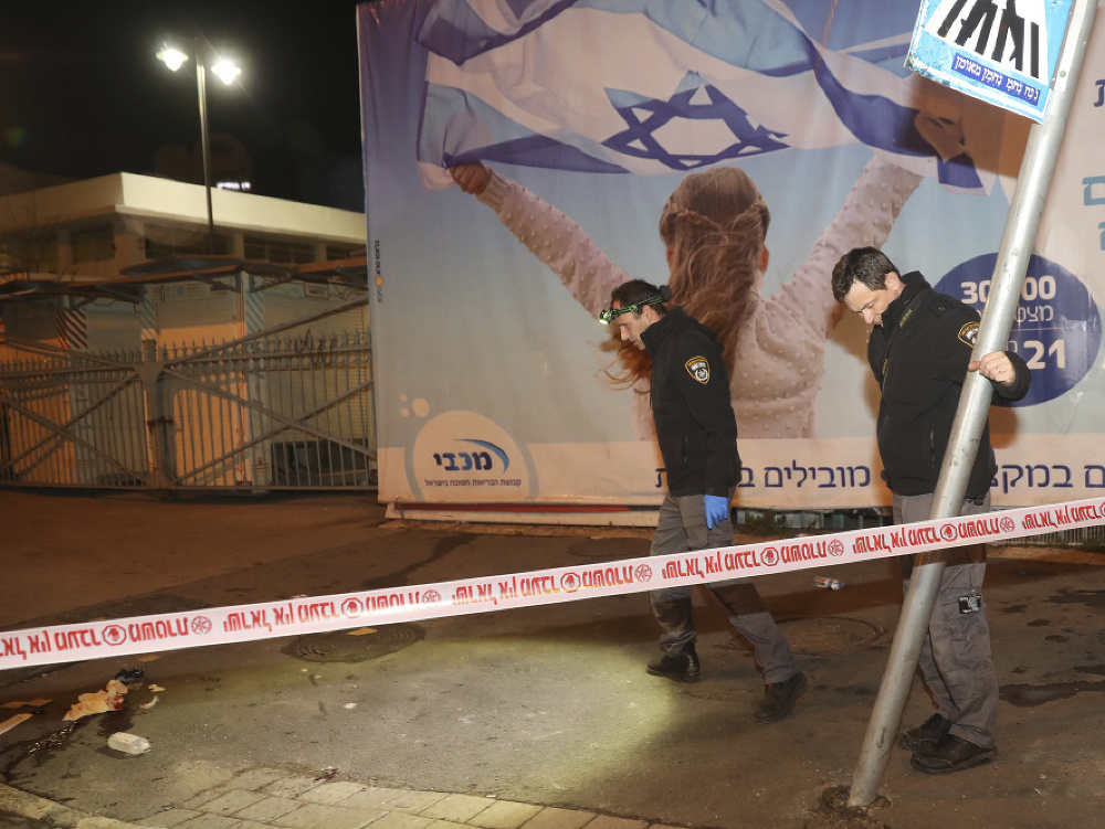 Najmenej 14 ľudí utrpelo zranenia pri incidente, ku ktorému došlo vo štvrtok v izraelskej metropole Jeruzalem.
