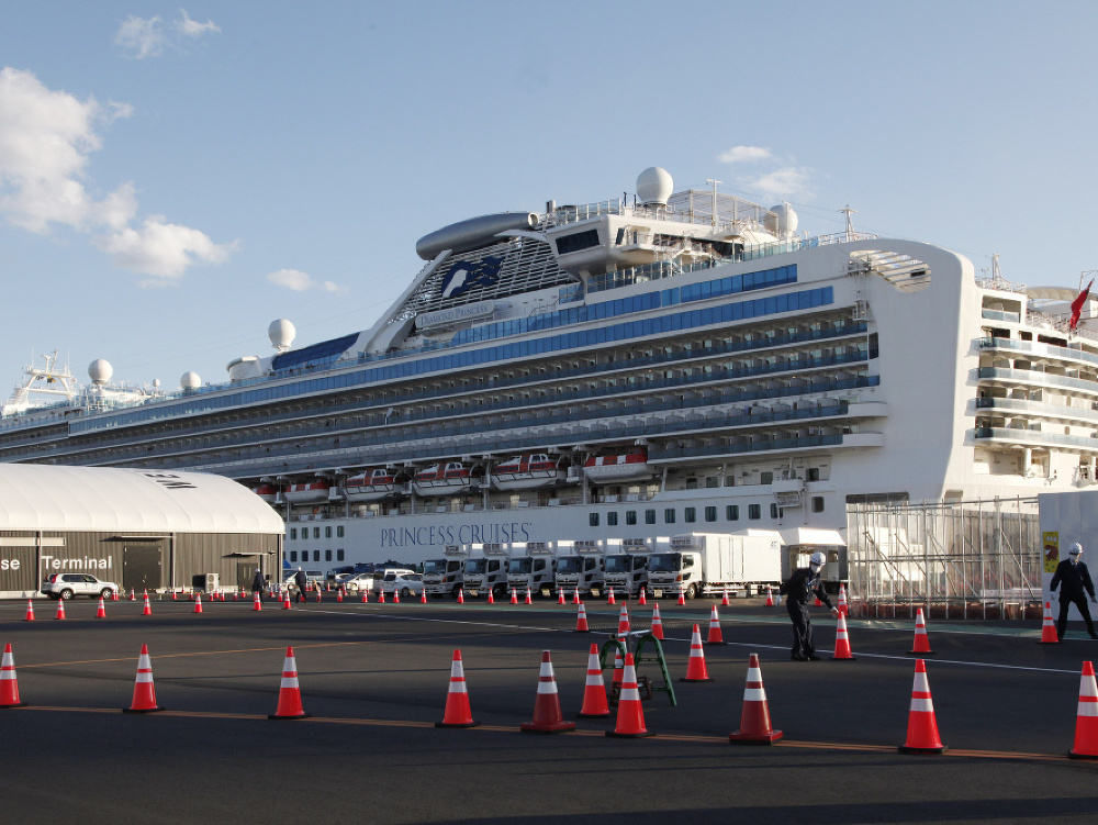 Na snímke je loď Diamond Princess, ktorá je od začiatku februára v karanténe v japonskom prístave Jokohama