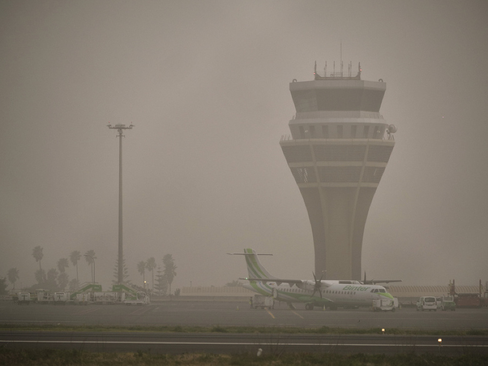 Kanárske ostrovy po piesočnej búrke opäť sprístupnili letiská