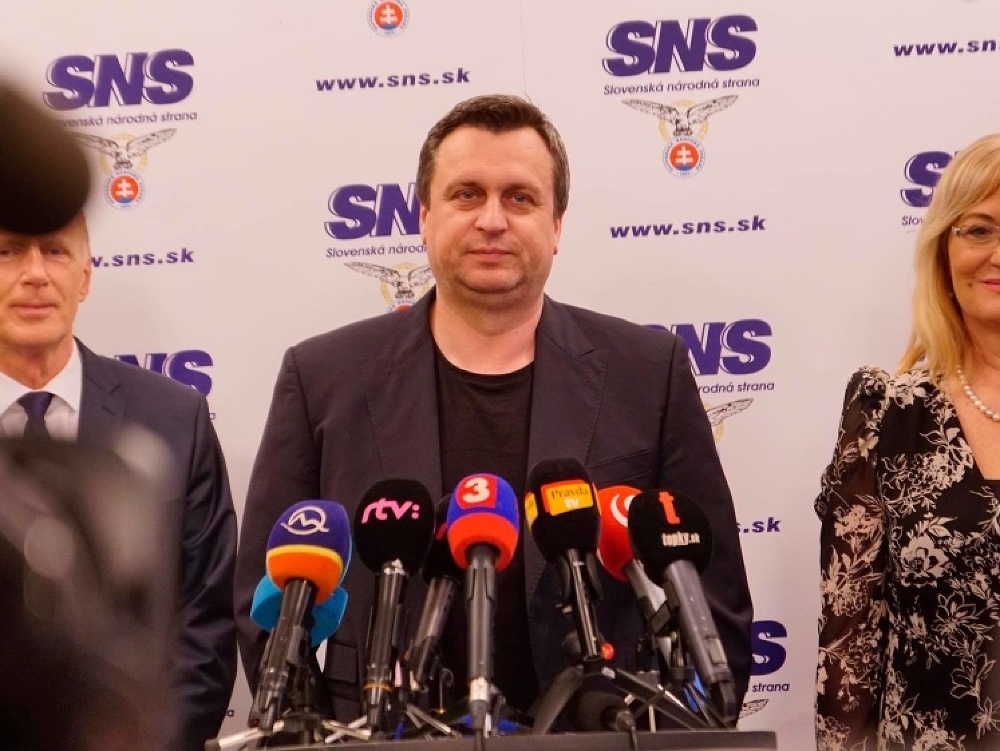 Andrej Danko chce položiť funkcie vedenia SNS