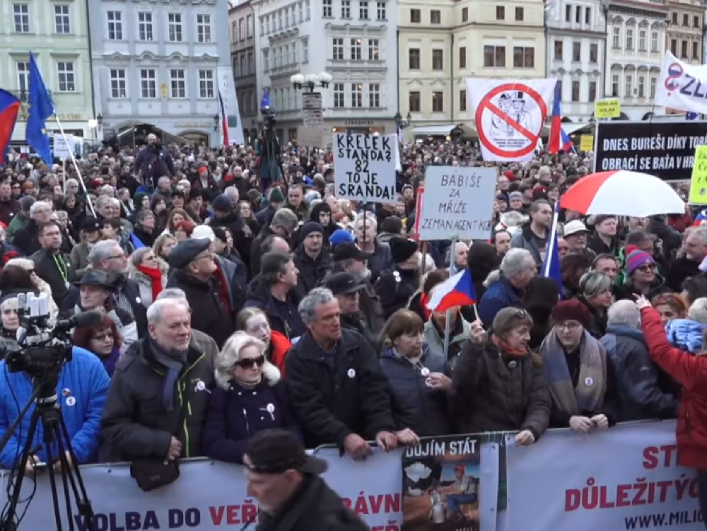 Tisíce ľudí sa zišli v Prahe