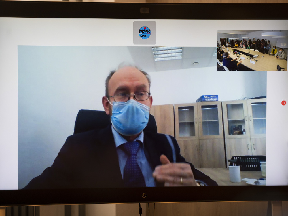Na snímke (na obrazovke) prezident Slovenskej spoločnosti infektológov Pavol Jarčuška počas tlačovej konferencie Ministerstva zdravotníctva SR