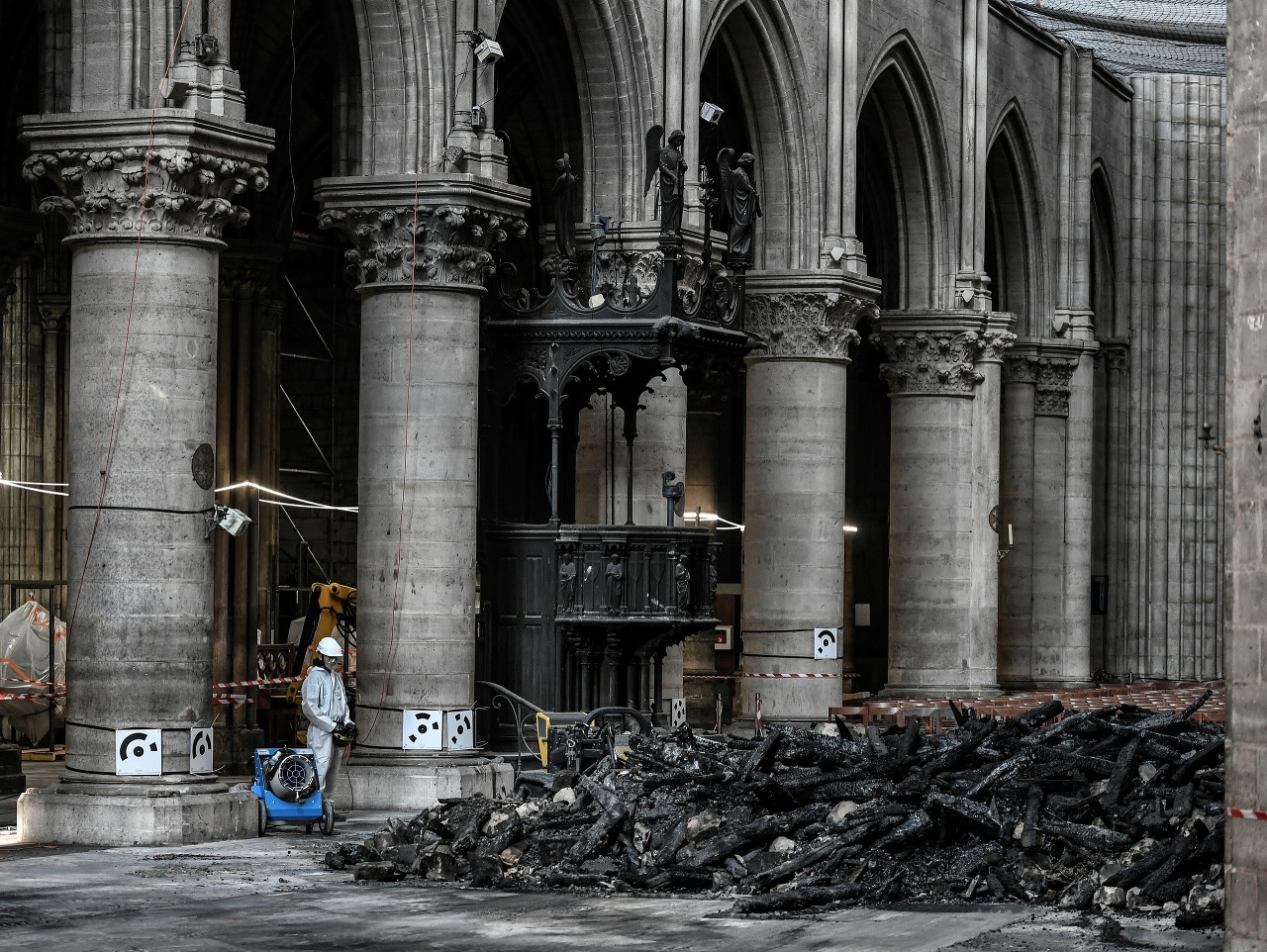 Rekonštrukčné práce na parížskej katedrále Notre-Dame