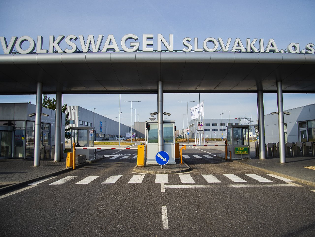 Spoločnosť Volkswagen Slovakia spustila po prestávke výrobu automobilov.
