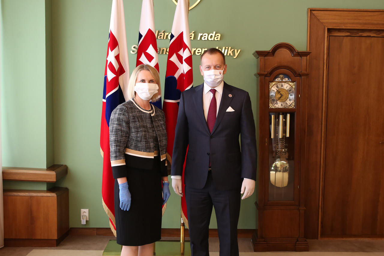 Na snímke predseda Národnej rady Slovenskej republiky Boris Kollár a veľvyslankyňa USA na Slovensku Bridget Brinková.