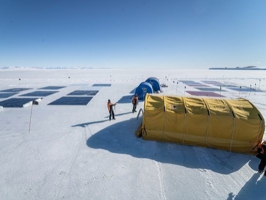 Výskumný tím z IMAS na Antarktíde