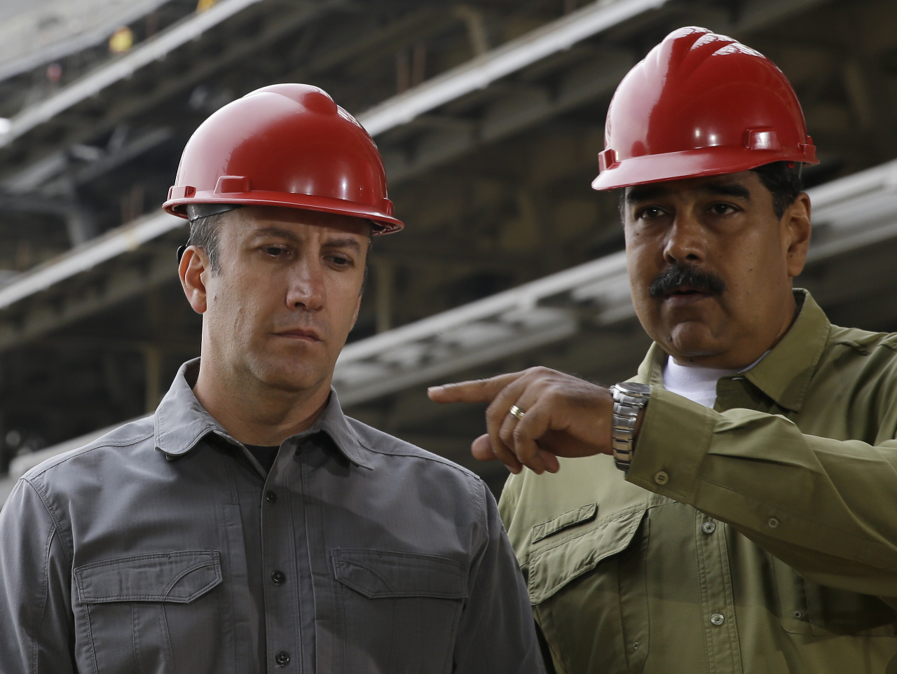 Venezuelský prezident Nicolás Maduro (vpravo) a viceprezident Tareck El Aissami