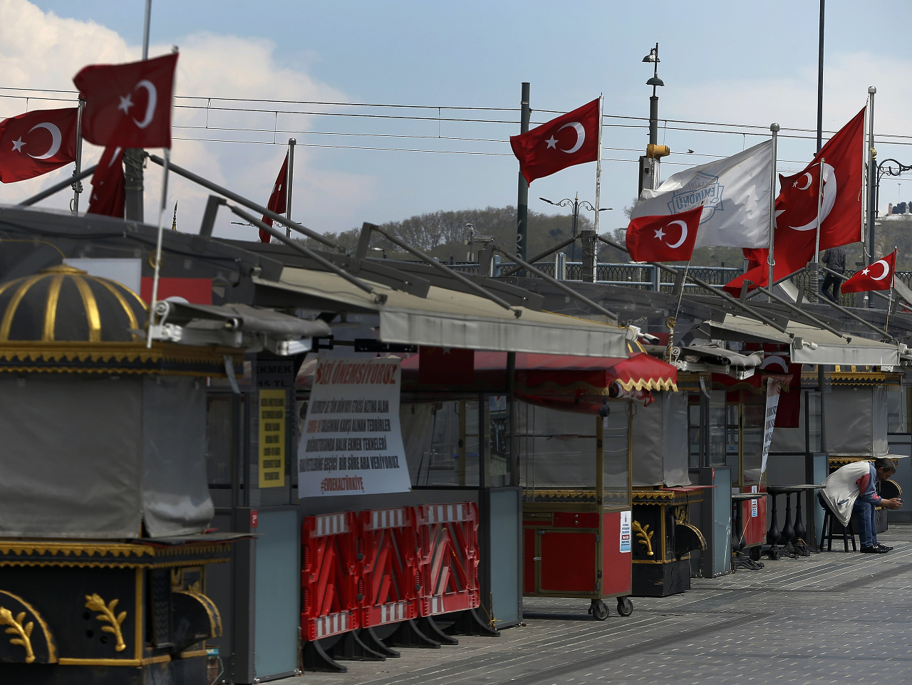 Prázdne turecké ulice v dôsledku pandémie