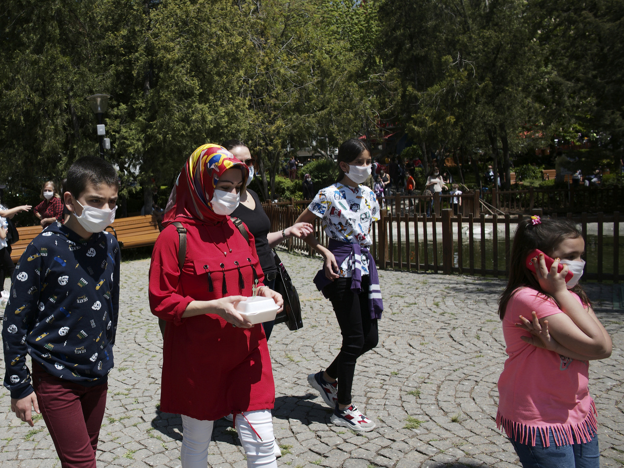 Ochranné rúška nosia aj v Turecku