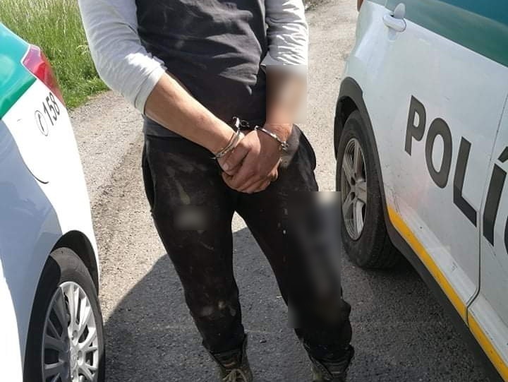 Polícia obvinila muža, ktorý mal kradnúť v Turčianskych Tepliciach autosúčiastky