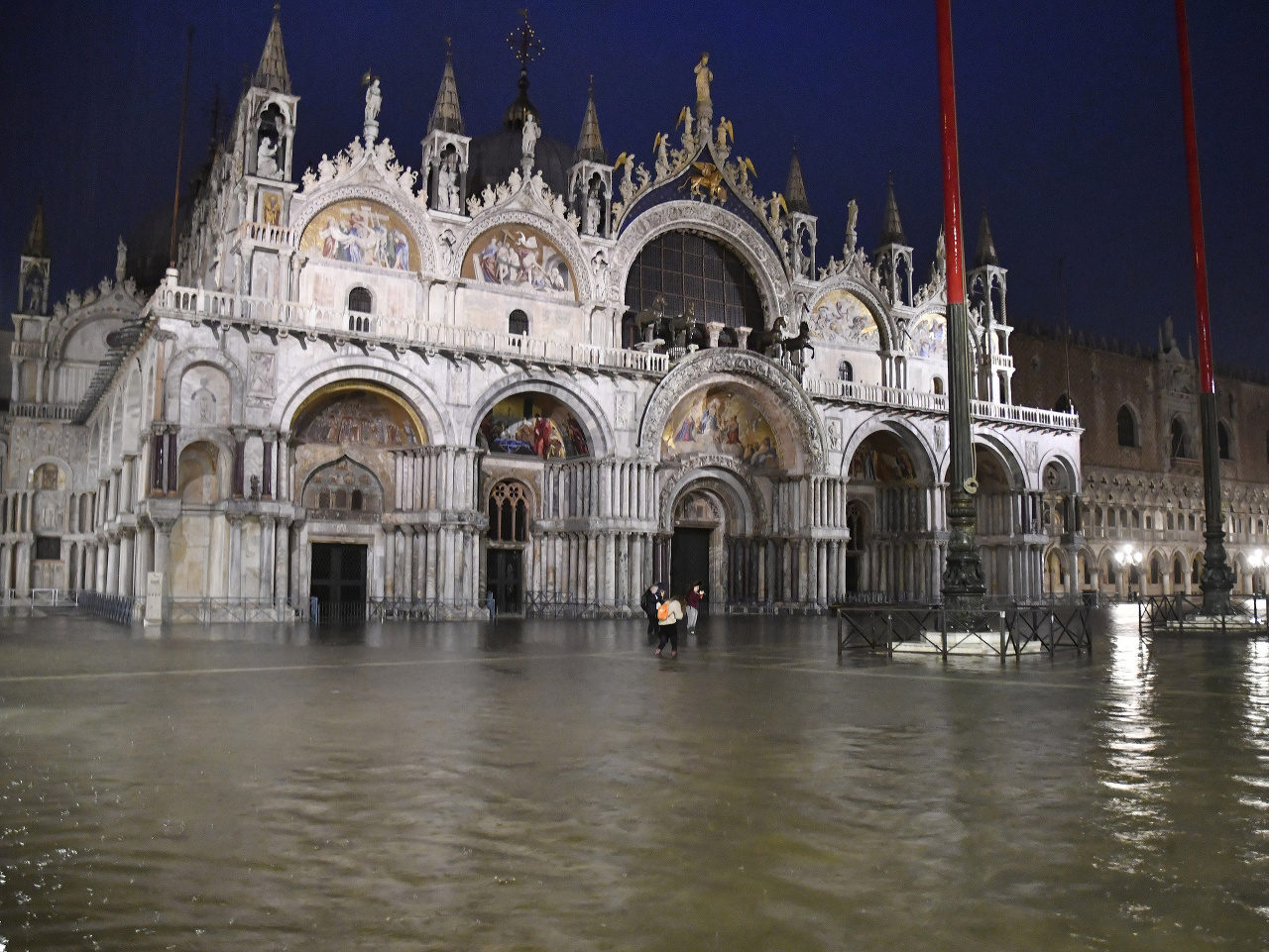 Nadpriemerne vysoký príliv zaplavil štvrtinu Benátok