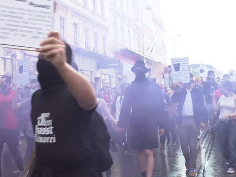 Tisíce ľudí protestovali druhý deň po sebe vo Viedni proti rasizmu
