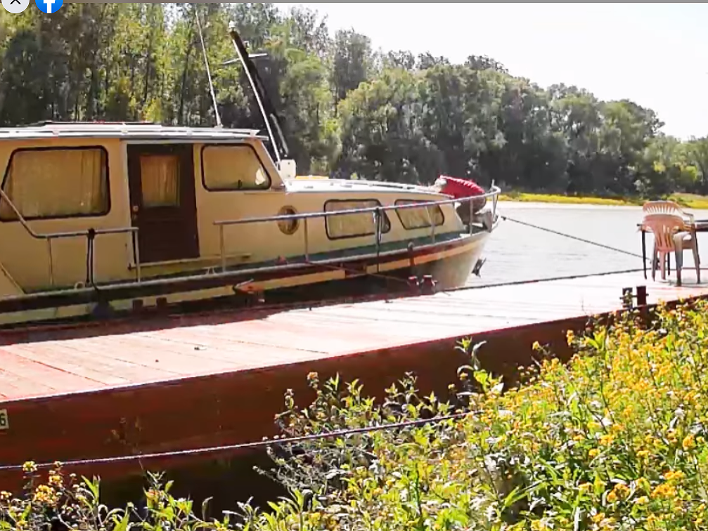 Polícia zaistila muža, ktorý kradol na lodi na mŕtvom ramene Dunaja