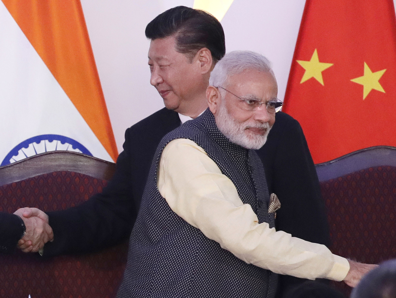 Čínsky prezident Si Ťin-pching a indický premiér Narendra Modi